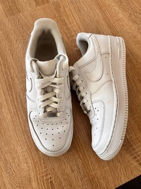 C- Nike Women’s  Air Force 1 Low — White size 10 - in great shape!